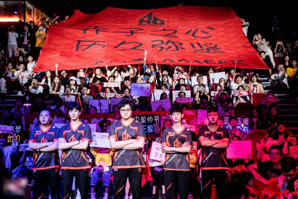 的发球和底